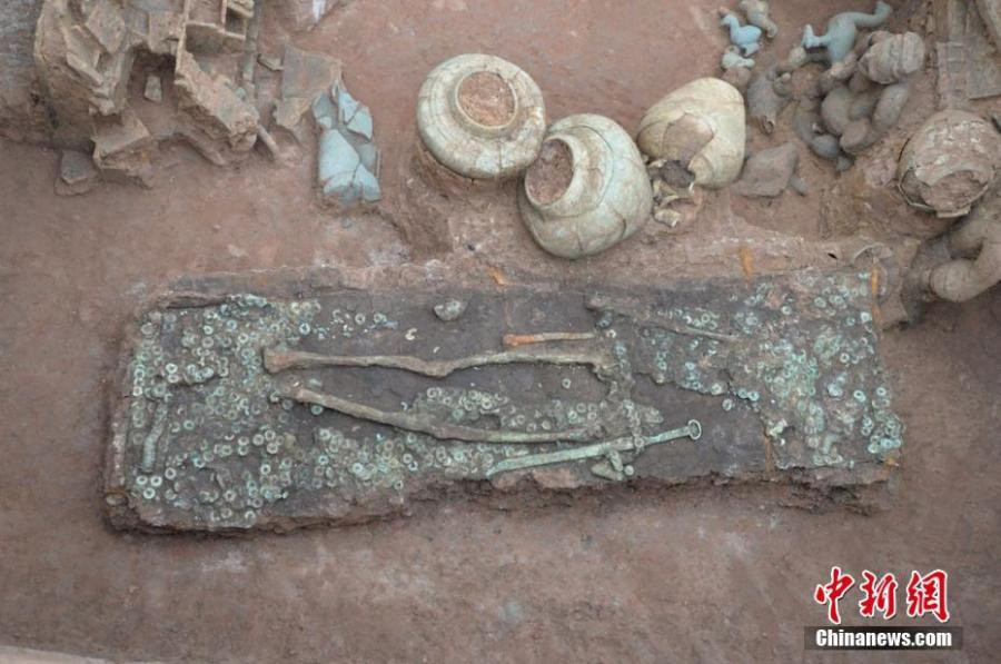 Trong tháng 5/2020, hơn 6.000 ngôi mộ cổ được phát hiện ở phía tây nam thành phố Thành Đô, tỉnh Tứ Xuyên, Trung Quốc trong quá trình xây dựng công viên công nghệ.