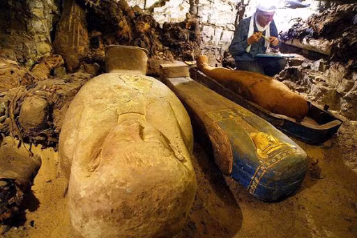 Các chuyên gia cho hay ngôi mộ có niên đại vào khoảng năm 332 trước Công nguyên - 395 sau Công nguyên. Những xác ướp thuộc về cả nam giới, phụ nữ và trẻ em.