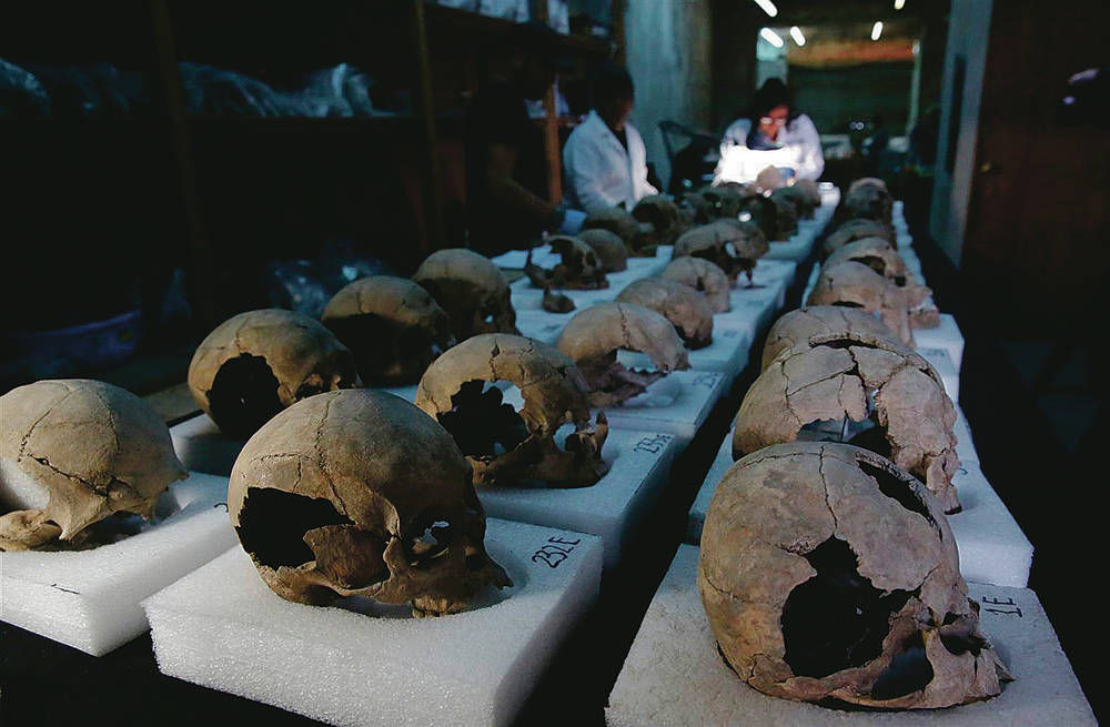 Người Aztec có thể xây dựng tháp sọ người trong khoảng thời gian từ năm 1486 - 1502. Những hộp sọ được dùng để tạo thành tháp sọ người được xem là vật tế thiêng liêng mà người Aztec dâng lên các vị thần.