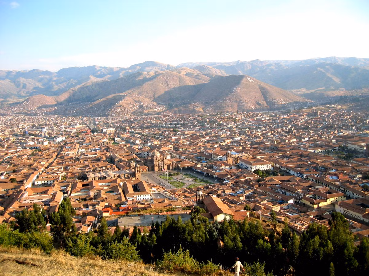 Thủ đô của Inca là Cusco. Ngày nay, Cusco là một trong những thành phố lớn của Peru.