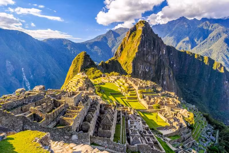 Thánh địa Machu Picchu là một trong những di sản còn đến ngày nay của người Inca. Theo đó, nơi đây trở thành một trong những địa điểm du lịch nổi tiếng nhất thế giới.