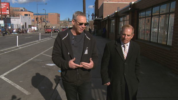 Sau khi rời bệnh viện trở về nhà, ông Amato nghỉ ngơi. Khi đến nhà của một người bạn chơi, ông bị thu hút bởi cây đàn piano.