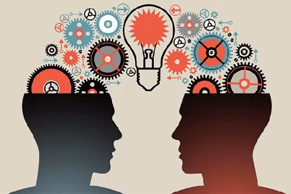 Song song với đó, họ có một số vùng trên não bộ bị ảnh hưởng khiến bản thân mất đi một phần khả năng thính giác, bị đau đầu...