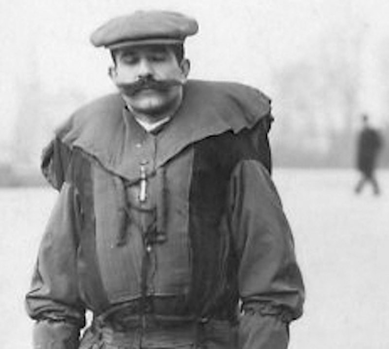 Dù không phải là nhà phát minh chuyên nghiệp nhưng ông Reichelt rất hứng thú với ý tưởng của mình và nỗ lực biến nó thành hiện thực.