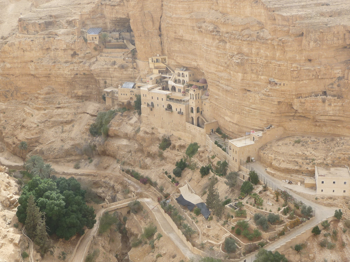 Được xây dựng vào khoảng năm 480, tu viện St George Orthodox hiện vẫn được sử dụng. Theo đó, các tu sĩ thuộc Chính thống giáo Đông phương sinh sống và tu tập trong tu viện. Du khách có thể ghé thăm tu viện cổ kính này.