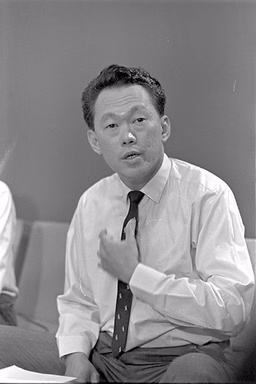 Vào tháng 6/1959, cuộc tổng tuyển cử diễn ra tại Singapore. Khi ấy, đảng PAP của ông Lý Quang Diệu giành thắng lợi và ông trở thành Thủ tướng đầu tiên của quốc gia Singapore độc lập. Lúc này, Thủ tướng Lý Quang Diệu 35 tuổi.