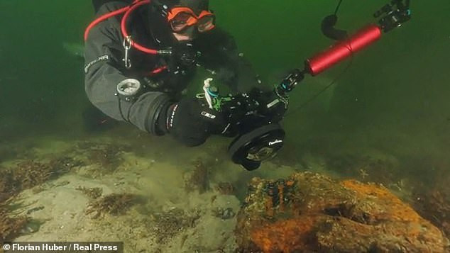 Nhờ vậy, ông Turing cùng các đồng nghiệp bẻ khóa mã Enigma một cách dễ dàng hơn.