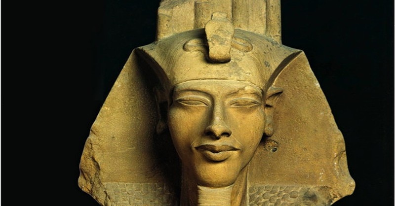 Trong 17 năm trị vì Ai Cập, pharaoh Akhenaten gây ra nhiều biến động lớn trong xã hội. Trong số này, đáng chú ý nhất là việc ông thực hiện cải cách lớn trong lĩnh vực tôn giáo.