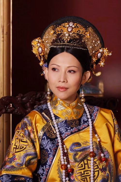 Vương hậu Trung Quốc dưới thời phong kiến phụ trách việc ban thưởng hay xử phạt đối với các phi tần trong cung. Nếu phi tần nào phạm lỗi lớn thì hoàng hậu có thể xử tử. Dù hoàng đế không nỡ nhưng cũng không thể can thiệp vào quyết định của hoàng hậu.