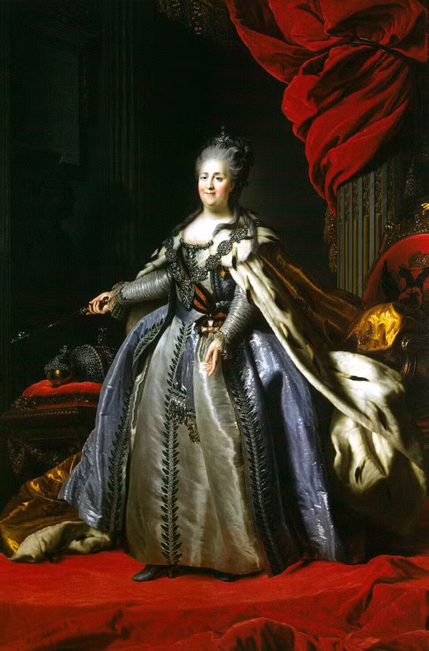 Yekaterina Velikaya, Catherine II, Yekaterina Alekseyevna là những tên gọi khác của Catherine đại đế (1729 - 1796). Bà là Nữ hoàng Nga giỏi trị nước nổi tiếng lịch sử xứ sở bạch dương.