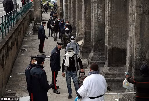 Không chỉ buôn bán ma túy xuyên quốc gia, băng đảng ‘Ndrangheta còn có quan hệ làm ăn với hai gia tộc tội phạm mafia lớn ở New York là Gambino và Bonnano.