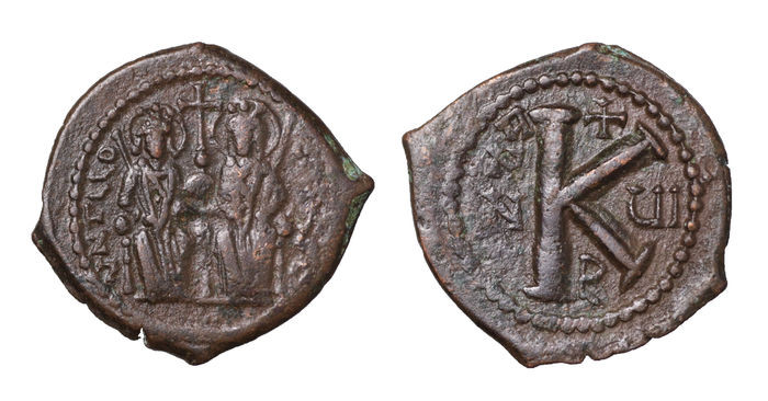 Sau một thời gian suy nghĩ và cân nhắc, hoàng đế Justin II quyết định chọn tướng Tiberius làm người thừa kế ngai vàng. Vào năm 574, ông thoái vị và nhường ngôi cho Tiberius. Bốn năm sau, Justin II qua đời.