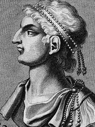 Đặc biệt, ông hoàng Byzantine này có sở thích lạ lùng là cắn người. Bất cứ người nào đứng ở gần nhà vua đều thỉnh thoảng bị ông cắn.