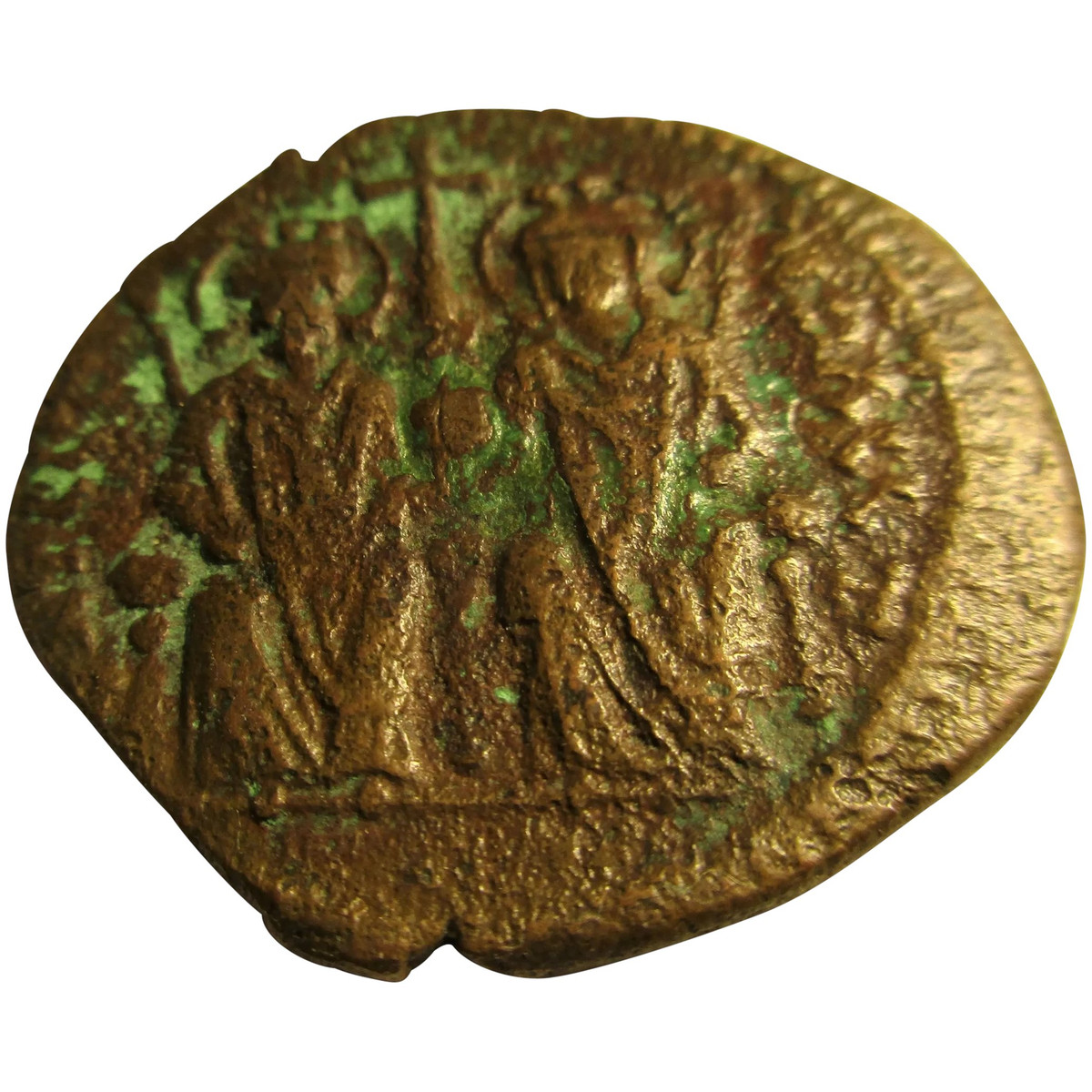 Ngay cả một số quan lại cũng từng bị hoàng đế Justin II cắn. Không chỉ cắn 1 lần, đôi lúc ông hoàng này cắn nhiều lần mới dừng lại.