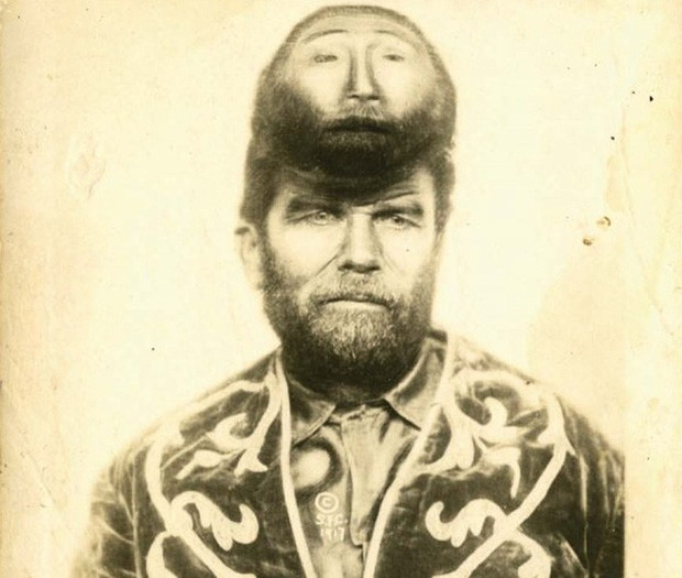 Tuy nhiên, chiếc đầu thứ hai của Pinon không thể di chuyển được. Trước năm 20 tuổi, chiếc đầu thứ 2 của dị nhân này luôn há miệng và đôi mắt thỉnh thoảng chớp.