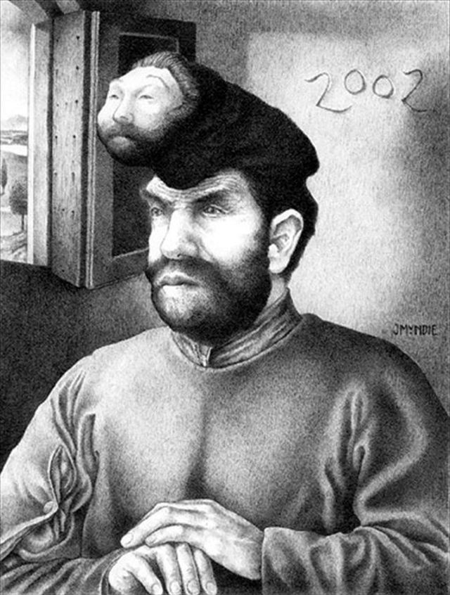 Sở dĩ các buổi biểu diễn của Pinon thu hút khán giả là bởi ông có ngoại hình đặc biệt, thậm chí là khác thường khi có tới 2 "chiếc đầu". Theo thông tin được đoàn xiếc quảng cáo, ngay từ khi sinh ra, Pinon có 2 "chiếc đầu" và mỗi chiếc đầu đều có đầy đủ mũi, tai, mắt, miệng...