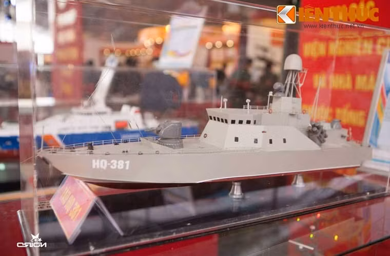 Có lẽ ít ai biết rằng, tàu chiến Việt Nam 381 là thành tựu công nghiệp đóng tàu quân sự hiện đại đầu tiên của Hải quân Nhân dân Việt Nam trên con đường hiện đại hóa. Cụ thể hơn, 381 là tàu chiến tên lửa đầu tiên mà Việt Nam đóng thành công trong nước, ra đời trước cả tàu tên lửa Molniya 12418.