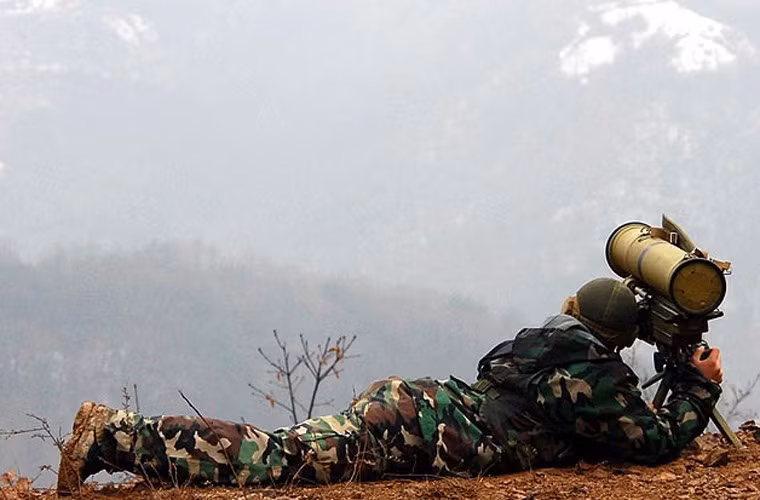 Metis-M được ghi nhận sử dụng lần đầu tiên ở Syria vào ngày 7/3/2012 khi Quân đội Syria tự do (FSA) sử dụng nó để hạ một máy bay MiG-23MS của Không quân Syria. Sau đó, chúng được dùng rộng rãi tấn công các kho tàng, xe tăng T-72 của chính quyền Syria.