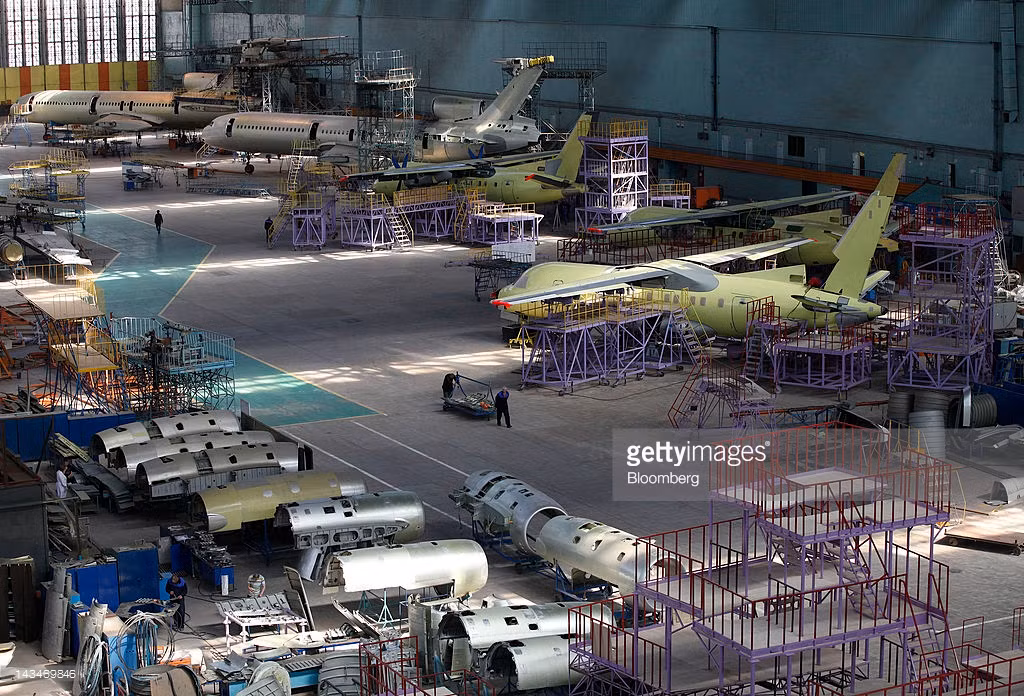 Còn cục thiết kế Antonov – công ty duy nhất có khả năng chế tạo máy bay lại chỉ chuyên lĩnh vực phát triển máy bay vận tải quân sự. Ukraine có căn cứ gì chắc chắn rằng họ chế tạo được chiến đấu cơ?