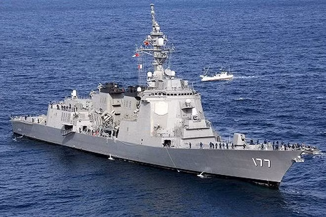 Atago là loại tàu khu trục thứ 2 của JMSDF được trang bị hệ thống chiến đấu Aegis. Tuy nhiên, lớp tàu này không được trang bị tính năng phòng thủ tên lửa đạn đạo. Atago và Kongo là những chiến hạm có sức mạnh tác chiến hàng đầu thế giới, tương đương với tàu khu trục Aegis lớp Arleigh Burke của Mỹ. Tàu có lượng giãn nước toàn tải 10.000 tấn.