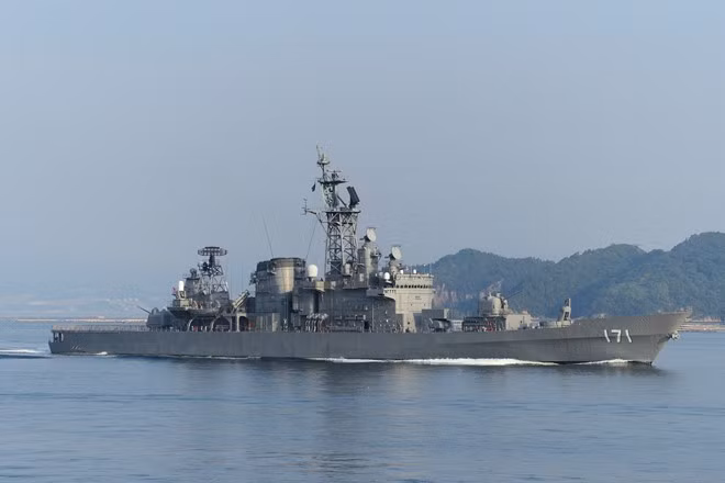 Tàu khu trục mang tên lửa điều khiển lớp Hatakaze, lượng choán nước 4.600 tấn. Tàu được chế tạo cho nhiệm vụ chống tàu mặt nước, chống ngầm và phòng không.