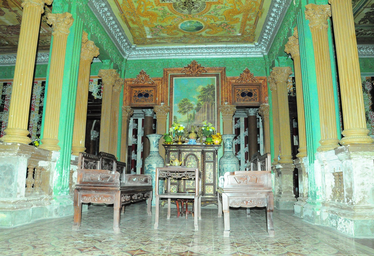 Gian chính ngôi nhà.