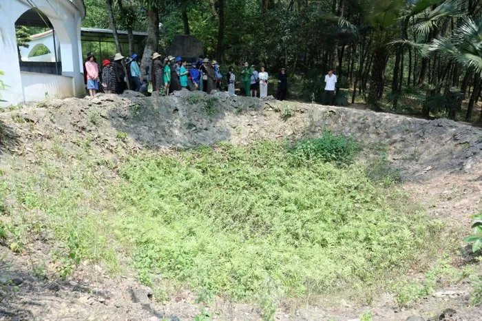 Hà Tĩnh: Nườm nượp du khách thăm Khu di tích Ngã ba Đồng Lộc - Hình 3 Ha Tinh: Nuom nuop du khach tham Khu di tich Nga ba Dong Loc-Hinh-3