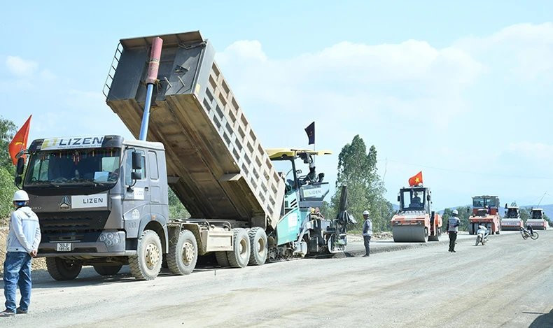 Thủ tướng thị sát dự án giao thông trọng điểm ở khu vực phía Nam - Hình 2 Thu tuong thi sat du an giao thong trong diem o khu vuc phia Nam-Hinh-2
