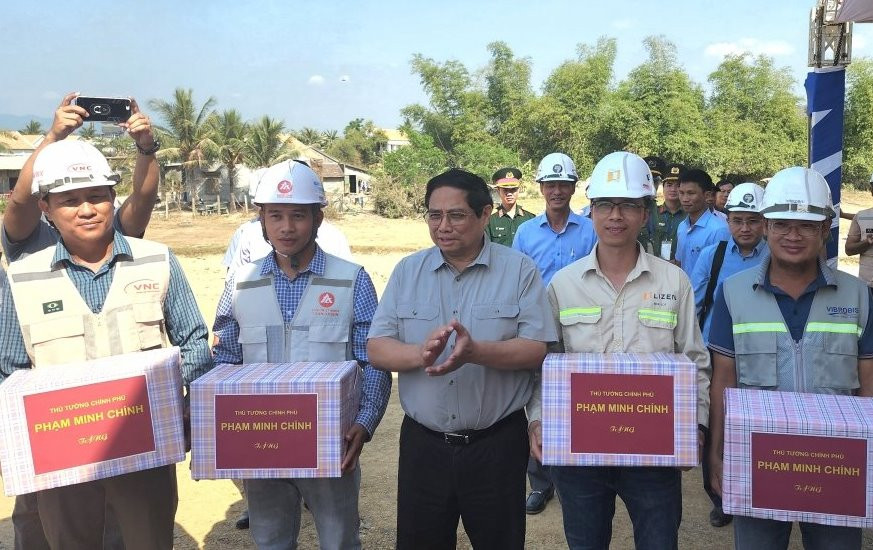 Thủ tướng thị sát dự án giao thông trọng điểm ở khu vực phía Nam - Hình 3 Thu tuong thi sat du an giao thong trong diem o khu vuc phia Nam-Hinh-3