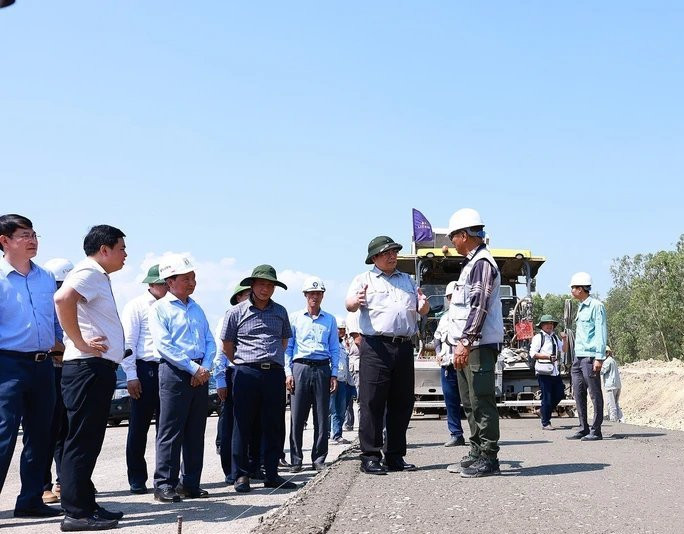 Thủ tướng thị sát dự án giao thông trọng điểm ở khu vực phía Nam Thu tuong thi sat du an giao thong trong diem o khu vuc phia Nam