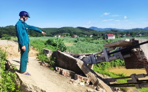 Diễn biến mới nhất vụ sập cầu treo Kẻ Nính ở Nghệ An - Hình 3 Dien bien moi nhat vu sap cau treo Ke Ninh o Nghe An-Hinh-3