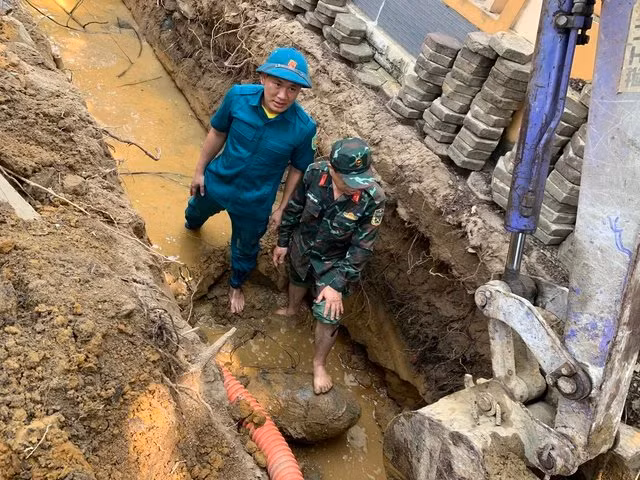 Phat hien qua bom “khung” giua long thanh pho Vinh