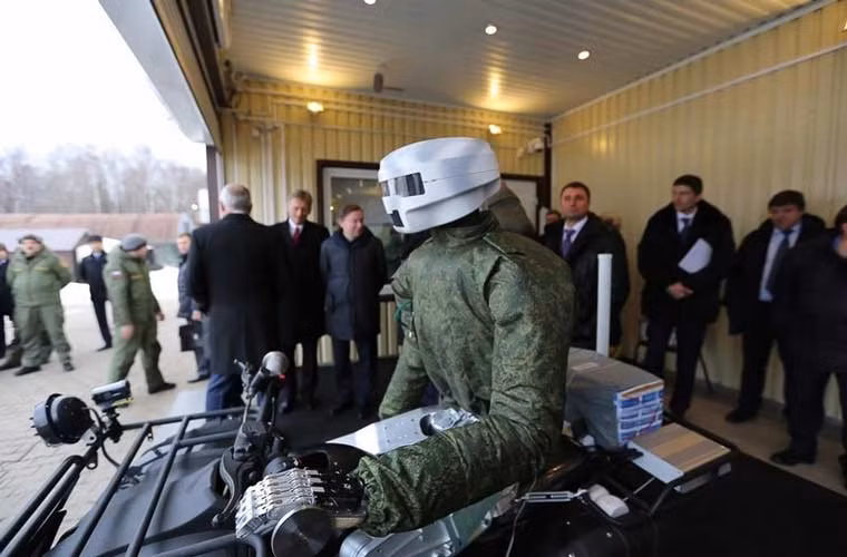 Hệ thống cảm biến được tích hợp trên tay – chân của Avatar giúp người vận hành có thể dễ dàng điều khiển loại robot này từ xa.