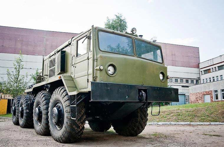 Xe chở tăng Maz-537 do nhà máy ô tô Minsk thiết kế sản xuất từ năm 1959 cho nhiệm vụ chở xe tăng, pháo và các phương tiện thiết giáp phục vụ cho hoạt động huấn luyện, diễn tập.