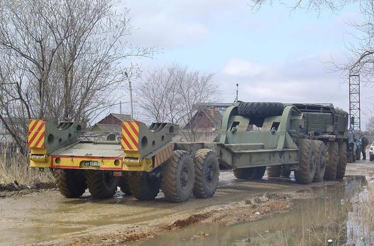 Xe Maz-537 có thể kéo theo rơ moóc với tải trọng lên tới 50 tấn. Với tải trọng này, Maz-537 hoàn toàn đáp ứng việc chở mọi phương tiện thiết giáp của Quân đội Nhân dân Việt Nam hiện nay.