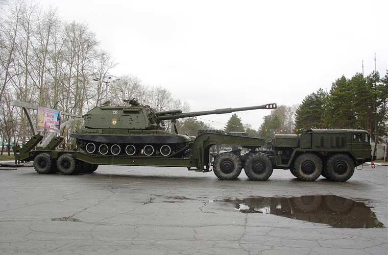 Tất nhiên, gọi là xe chở tăng nhưng Maz-537 cũng có thể chở nhiều phương tiện khác chứ không nhất thiết là xe tăng. Trong ảnh, Maz-537 chở xe pháo tự hành 2S19 Msta-S.