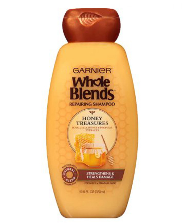 Giúp tóc chắc khỏe: Mật ong có tác dụng lâu dài trong việc bổ sung dưỡng chất và giữ ẩm cho tóc. Một mái tóc được bổ sung đủ dưỡng chất sẽ trở nên chắc khỏe, không bị gãy rụng. 0.5% protein có trong mật ong giúp các sợi tóc của bạn chắc khỏe hơn.