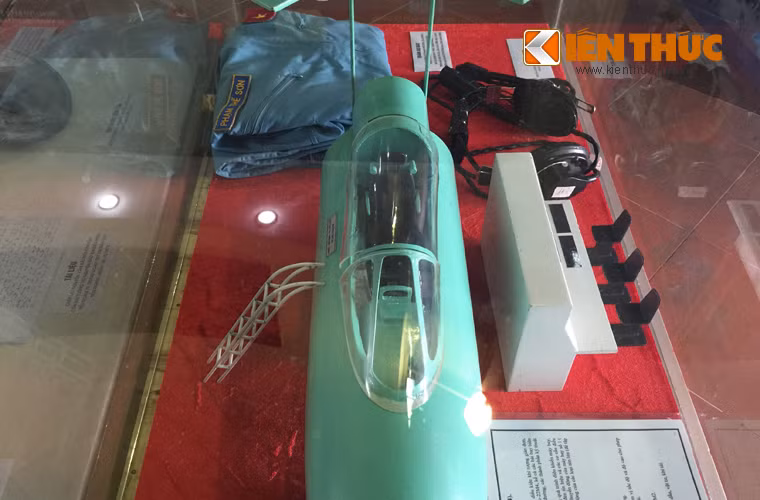 Buồng lập lái BT-22M4 có các tính năng chiến - kỹ thuật như sau: Cất hạ cánh với hình ảnh không gian ba chiều trong thời gian thực; bay đơn, bay biên đội, cất cánh biên đội và bay theo địa hình; bay theo đồng hồ và bay theo hành trình với các thiết bị vô tuyến dẫn đường; bay có sử dụng tổ hợp ngắm bắn dẫn đường RLPK-54 và hệ thống tự động lái CAY-22M2; Xử lý các tình huống bất trắc trên không.