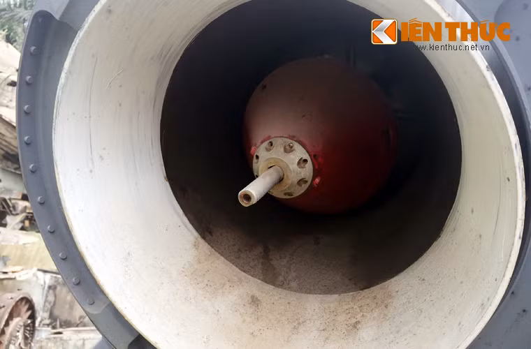 Đạn tên lửa được trang bị 2 tầng động cơ đẩy gồm: Tầng khởi tốc nhiên liệu rắn (đưa đạn rời bệ phóng) và tầng động cơ hành trình bay (thường là dùng nhiên liệu lỏng).