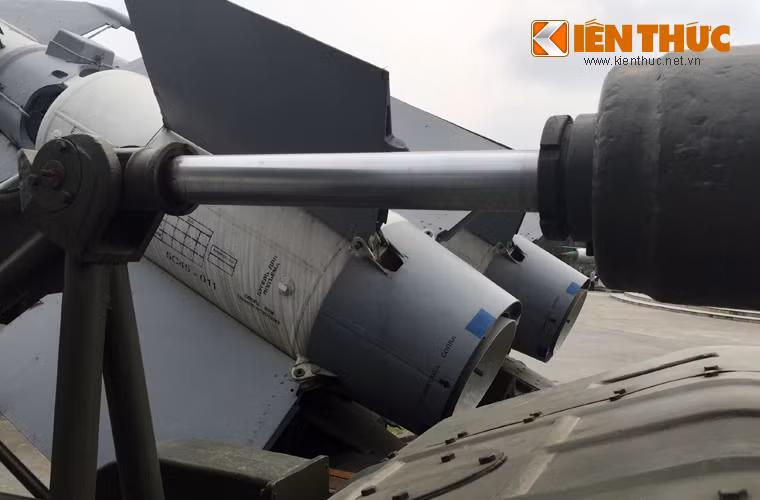 Thiết bị thủy lực phục vụ nâng hạ giàn phóng tên lửa Pechora.