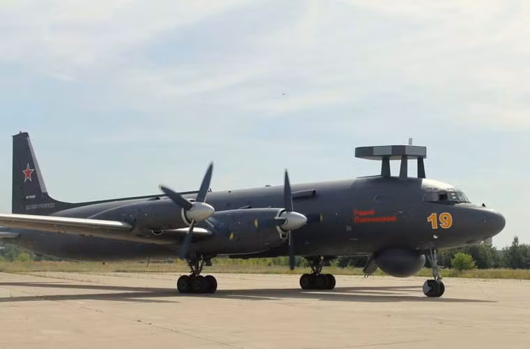 Dù vẫn nâng cấp các máy bay Il-38, tuy nhiên theo tư lệnh Không quân Hải quân Nga, một nền tảng thống nhất để thay thế cho các máy bay Il-38 và Il-38 sẽ được lựa chọn trong giai đoạn 2015-2016. Nguyên mẫu máy bay tuần tra chống ngầm thế hệ mới, vượt trội mọi máy bay phương Tây sẽ thực hiện chuyến bay đầu tiên vào năm 2020.