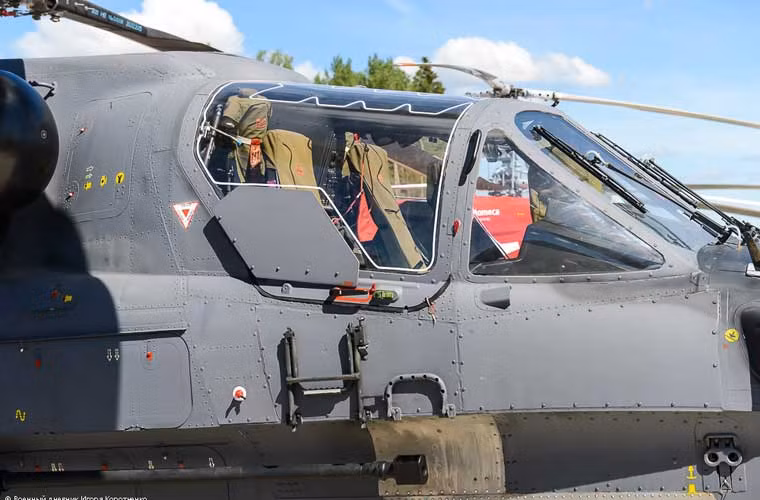 Ka-52 là trực thăng đầu tiên trên thế giới trang bị ghế phóng khẩn cấp cho phi công.