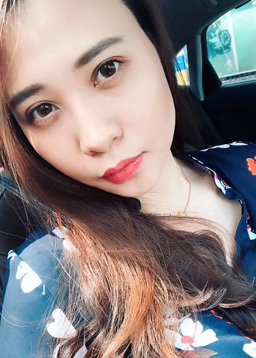 Đàm Thu Trang từng chia sẻ về mối tình đầu của mình trong một cuộc phỏng vấn. Người đẹp cho hay khi học thanh nhạc năm đầu tiên, cô đã có mối tình đầu. Tuy nhiên sau hơn một năm hẹn hò, Đàm Thu Trang chủ động chia tay. Ảnh: Intagram nhân vật