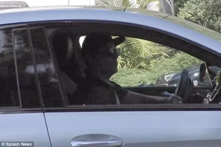 Joe Hahn cùng các thành viên khác của Linkin Park đều sốc nặng trước khi giọng ca chính của nhóm qua đời. Ảnh: Dailymail