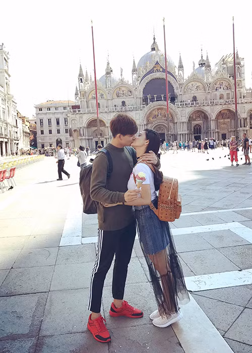 Gần đây, sau ồn ào ly hôn, Tim và Trương Quỳnh Anh liên tục khoe hình ảnh hạnh phúc bên nhau. Cả hai đã có những chuyến đi du lịch cùng nhau để hâm nóng tình cảm.