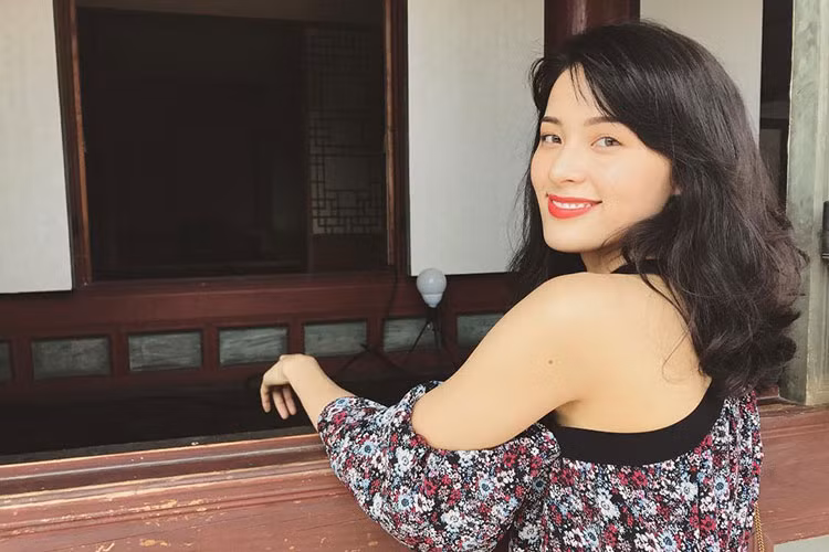 Hạ Vi đẹp hút hồn sau khi chia tay Cường Đô-la.