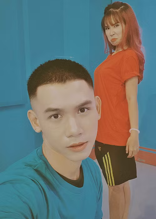 Khởi My làm mặt xấu vô cùng đáng yêu khi chụp ảnh cùng Đại Nhân.