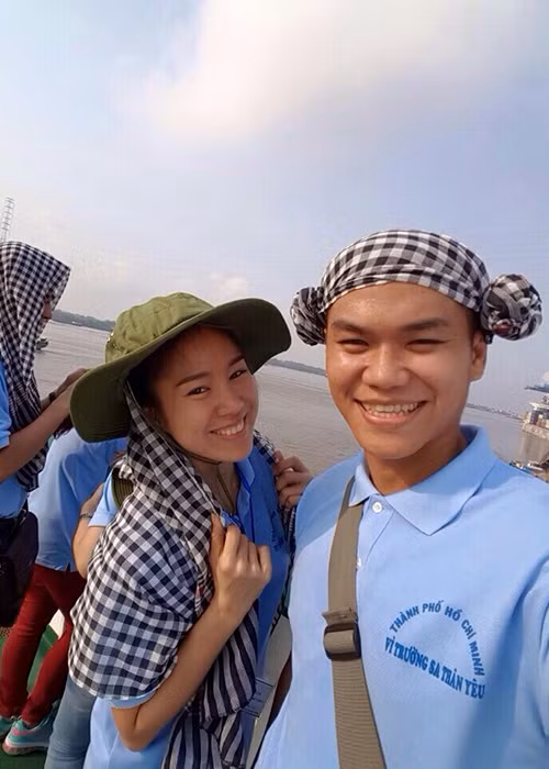 Năm 2016, Lê Phương gặp Trung Kiên trong chuyến công tác ở Trường Sa. Cả hai nói chuyện tâm đầu ý hợp và chính thức hẹn hò sau khi trở về đất liền.