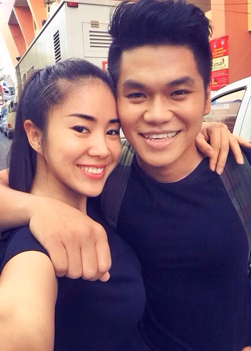 Cặp đôi lệch tuổi luôn khiến fans ghen tỵ bởi những khoảnh khắc ngọt ngào bên nhau kể từ khi hẹn hò đến nay.