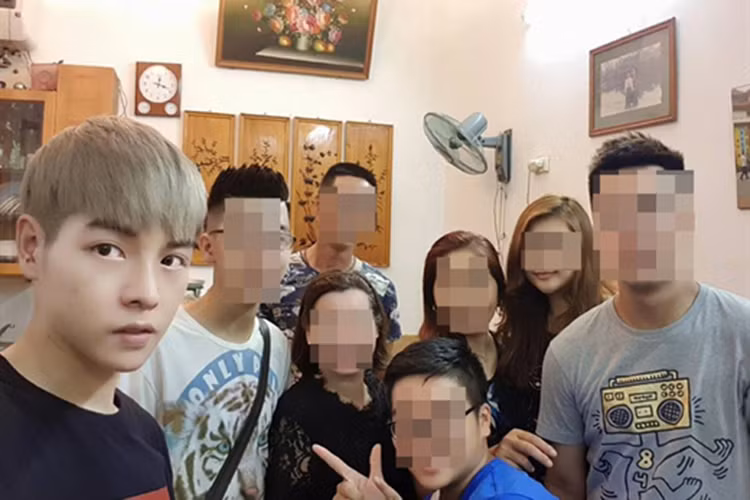 Loạt ảnh của Đức Phúc gây chú ý. Nhiều người cho rằng nhan sắc của học trò Mỹ Tâm đẹp như hot boy hậu dao kéo. Ảnh: Phununews